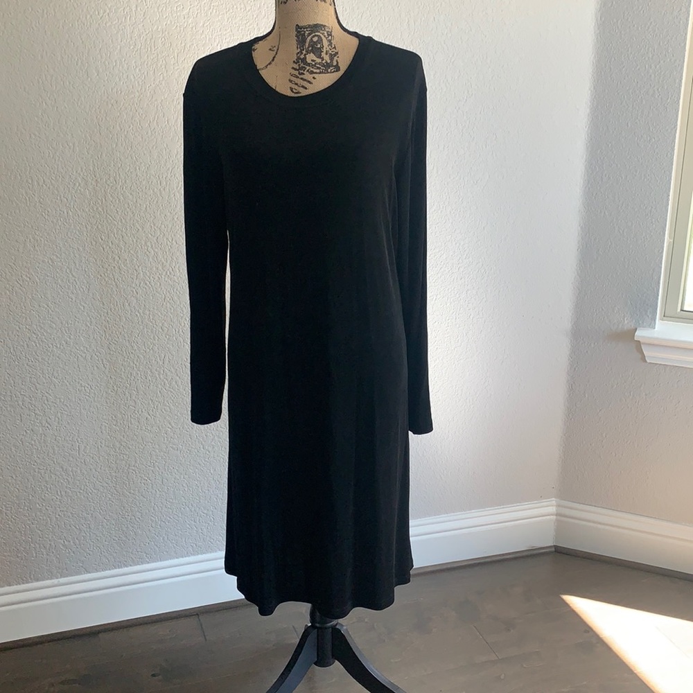 Beautiful Black long sleeve wrinkle free dress!